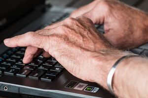 Открытие файла в рассылке может привести к установке программы для наблюдения