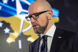 Яценюк отметил, что России в 2022 году пришлось печатать деньги