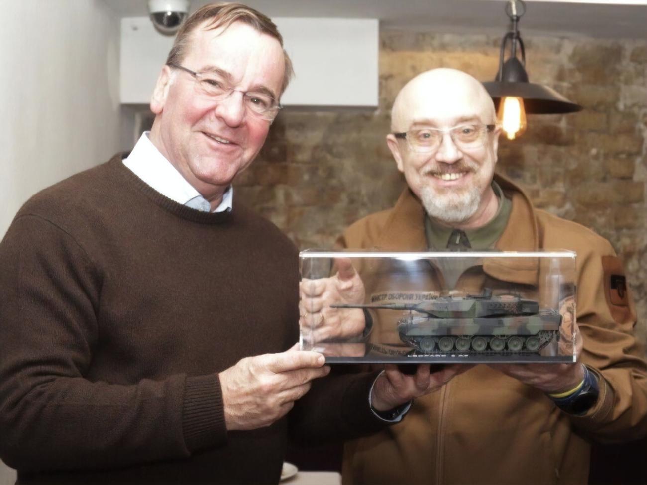 Пісторіус приїхав в Україну з неанонсованим візитом і зустрівся з Резніковим