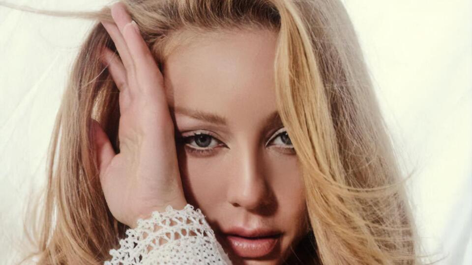 Тіна Кароль старша за Дурнєва на півтора року