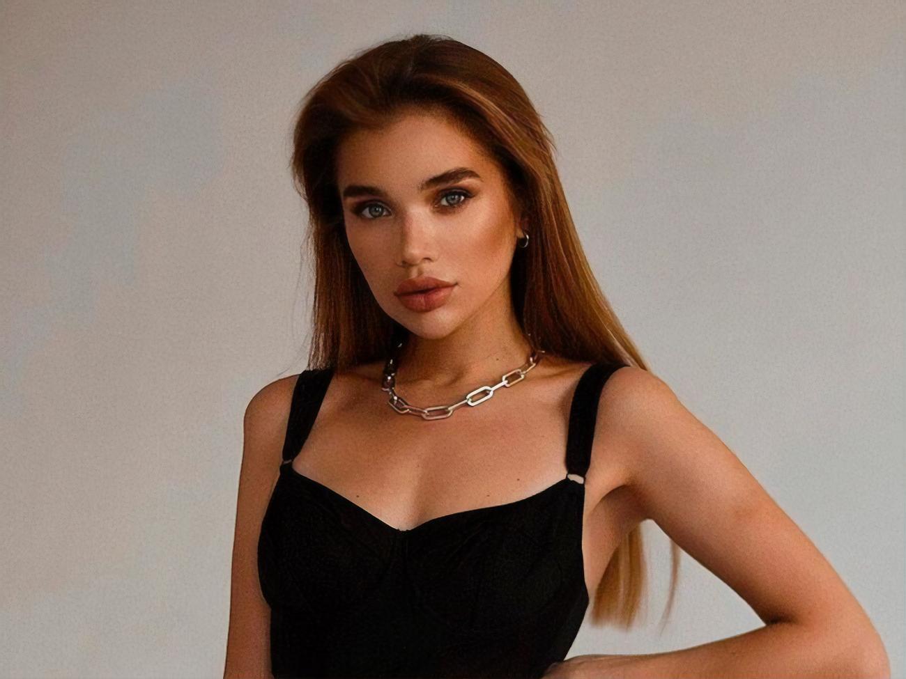 Саша Бо повертелась перед камерой