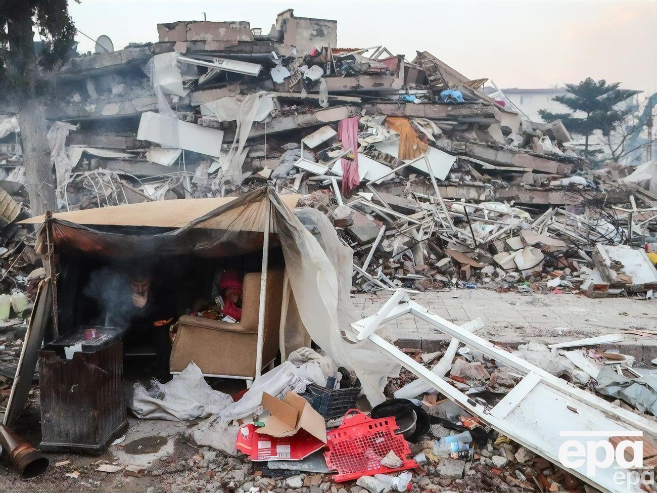 Во время землетрясения в Турции и Сирии погибли тысячи людей, поисковые работы продолжаются