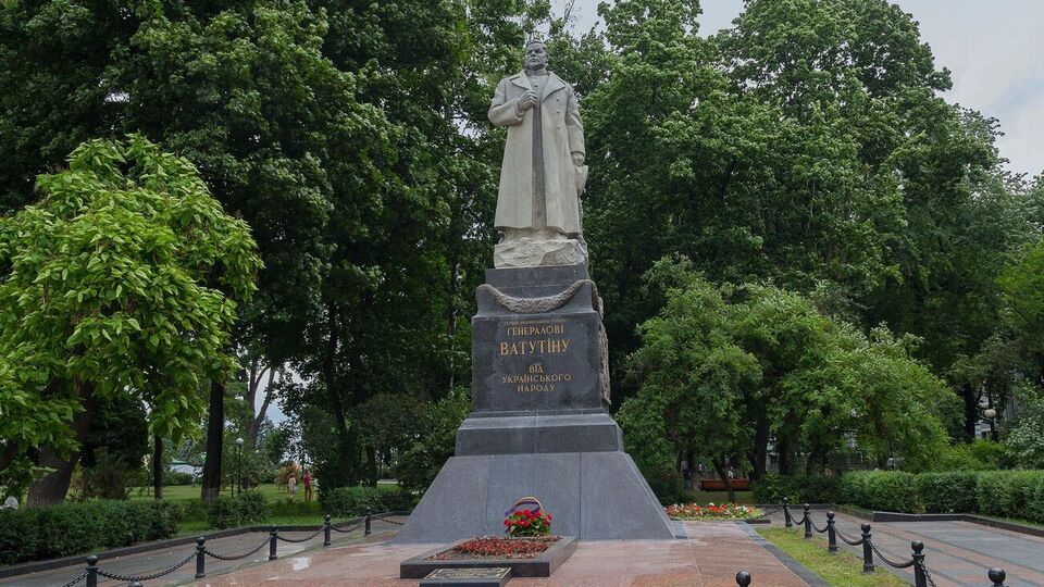Памятник Чкалову будет перенесен в музей авиации Украины имени Олега Антонова