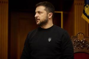 Зеленський прибув у Великобританію з неанонсованим візитом. Він привіз із собою подарунок від українських пілотів – шолом із написом: "У нас є свобода, дайте крила, щоб її захистити"