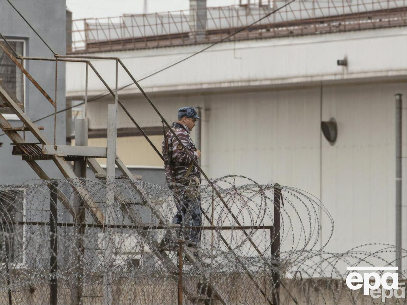 В колониях РФ начали применять новые способы давления на заключенных, чтобы заставить их вступать в ряды ЧВК "Вагнер", сообщают российские юристы и правозащитники