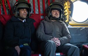 Зеленский совершил визит в Британию, где провел переговоры с Сунаком, встретился с королем, выступил в парламенте и посетил украинских военных. Фоторепортаж