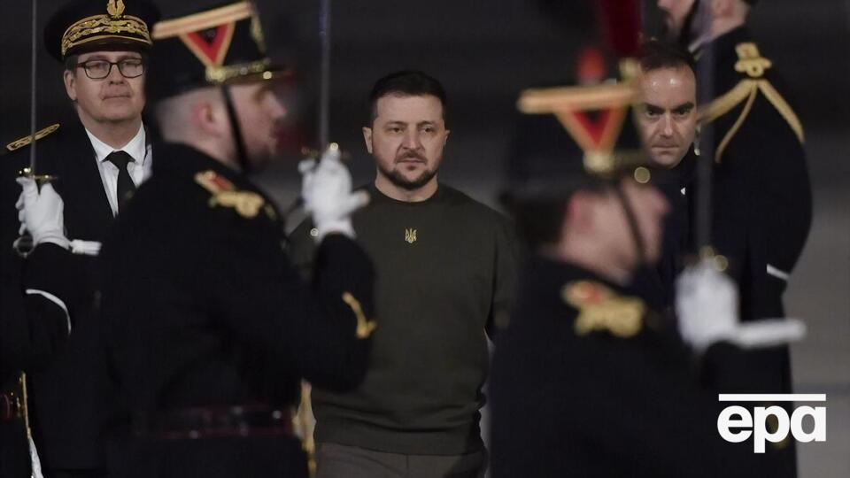 Зеленский прибыл во Францию сразу после поездки в Великобританию