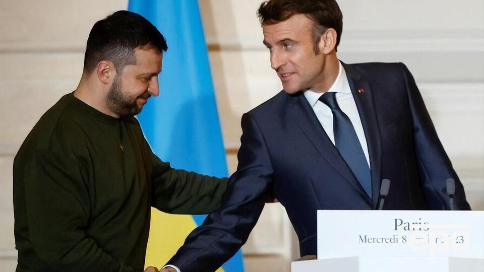 Макрон пообіцяв Зеленському подальшу військову допомогу Україні