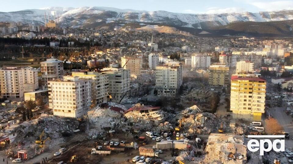 По последним данным, в Турции погибло 8574 человека