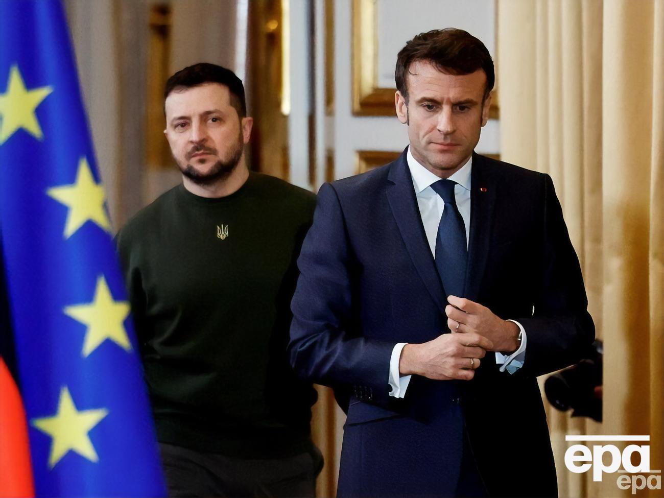 Макрон вручил Зеленскому высший знак отличия Франции