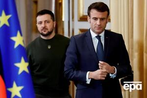 Макрон вручил Зеленскому высший знак отличия Франции