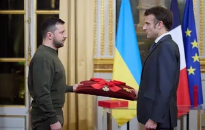 Зеленский считает врученный ему орден Почетного легиона наградой для всего украинского народа