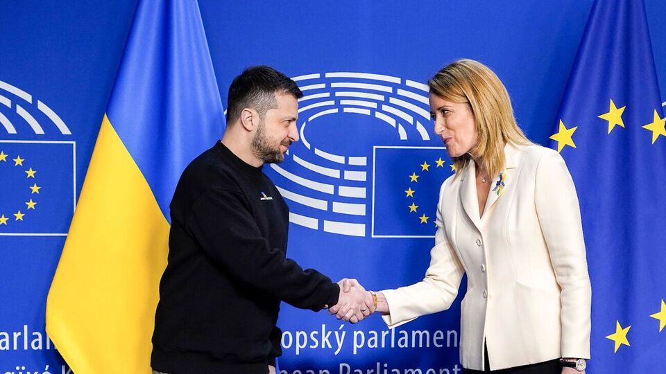 Метсола звернулася до країн ЄС із закликом дати Україні літаки й далекобійні ракети під час візиту Зеленського в Європарламент
