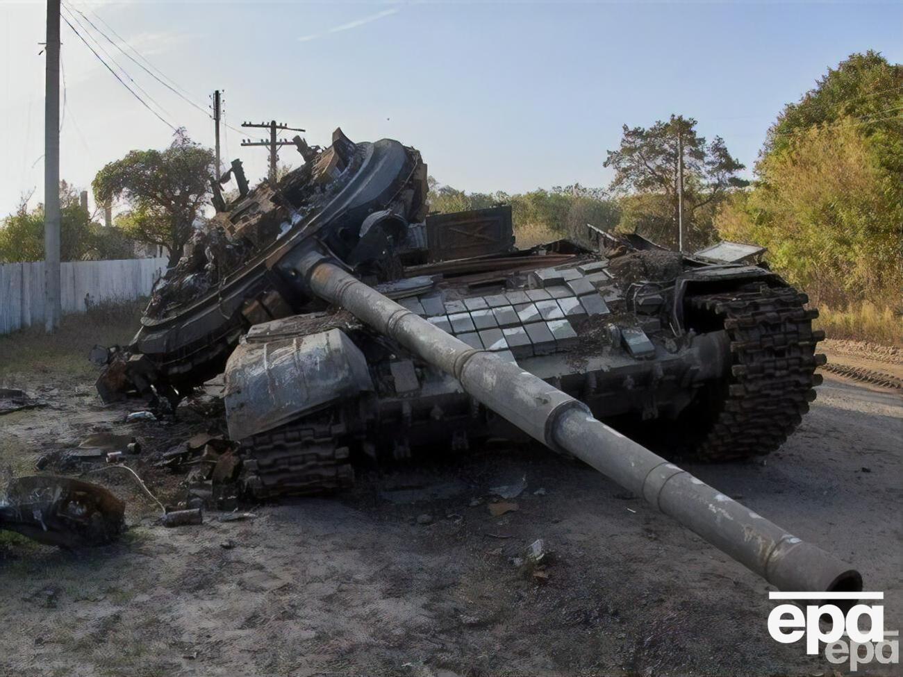 По данным расследователей Oryx, только подтвержденные потери российских танков в Украине приближаются к 1700 машинам, 1000 из них уничтожены