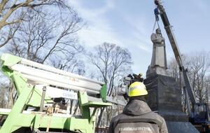 Пам'ятник Ватутіну демонтували