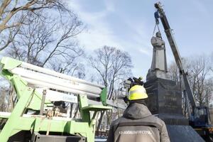 Пам'ятник Ватутіну демонтували