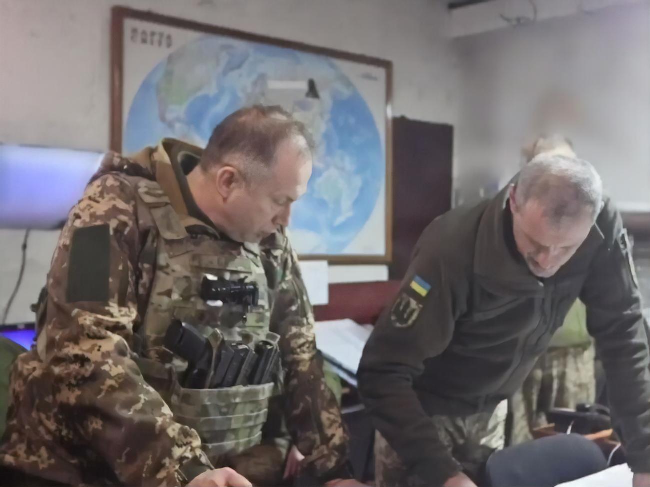 ЗСУ мають показати, що плани окупантів проваляться, заявив Сирський (ліворуч)