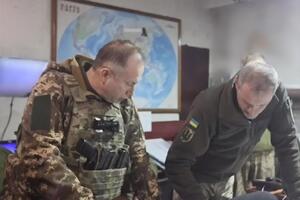 ЗСУ мають показати, що плани окупантів проваляться, заявив Сирський (ліворуч)