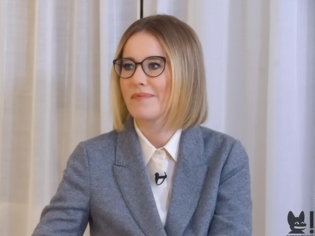 Собчак занимается пропагандой в пользу России, заявил автор петиции