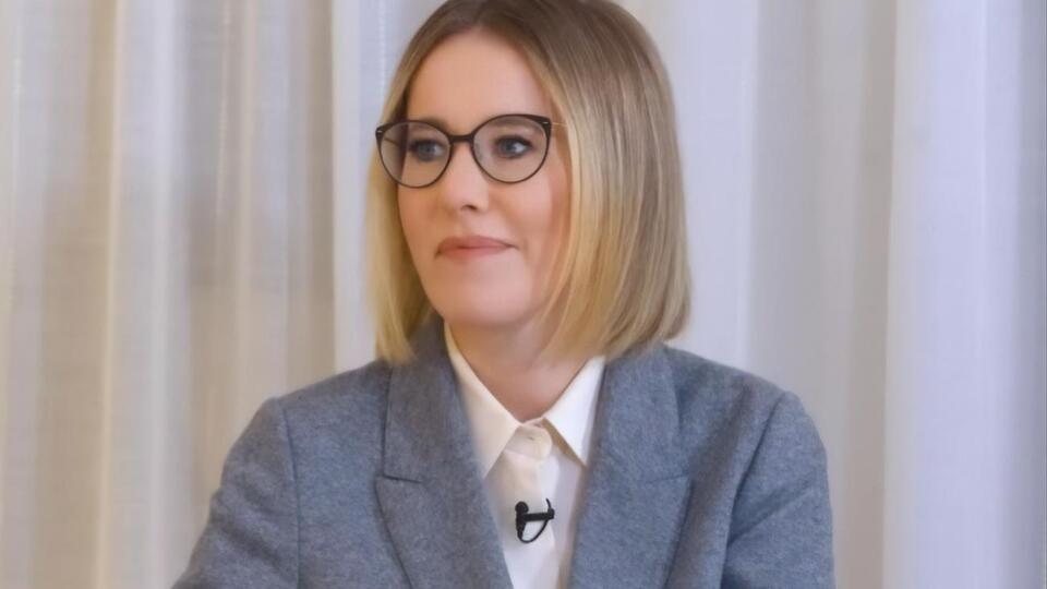 Собчак занимается пропагандой в пользу России, заявил автор петиции