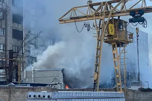 На місці вибуху й далі розбирають завали