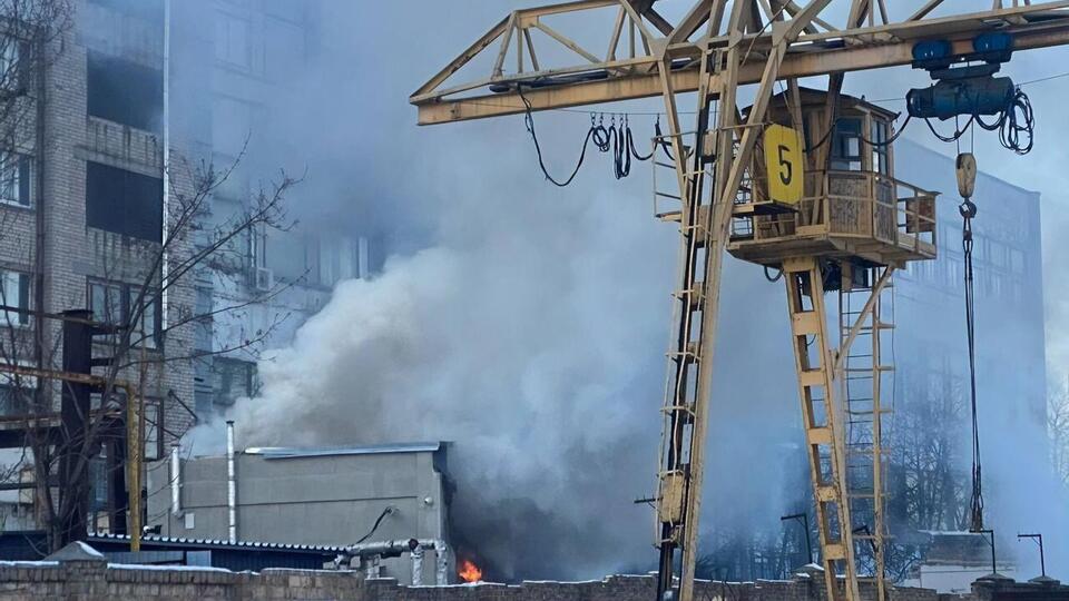 На месте взрыва продолжают разбирать завалы