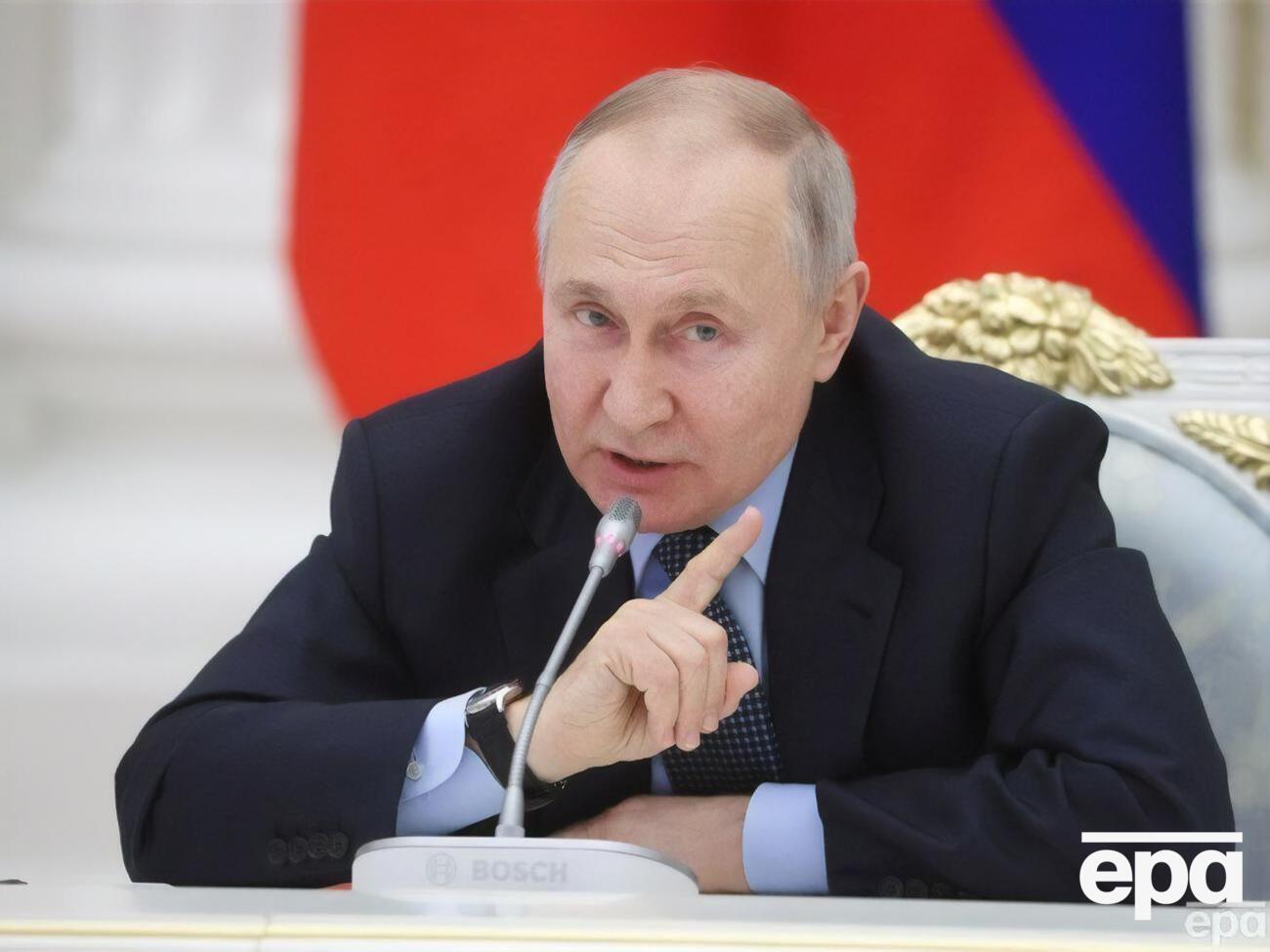 Путин, по мнению Шустера, не лукавит, намекая на применение Россией ядерного оружия