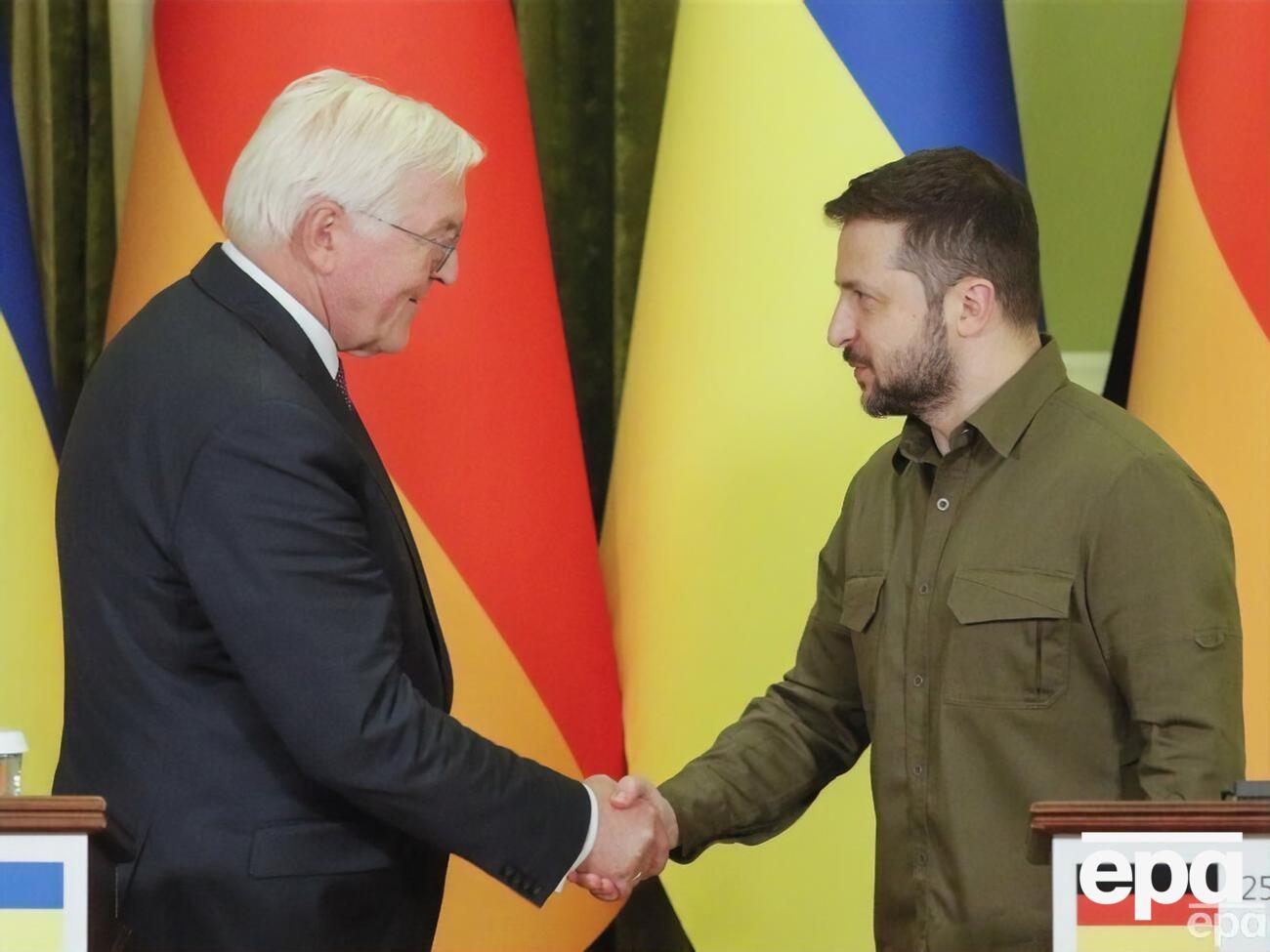 Зеленский (на фото справа) напомнил о сложностях в отношениях со Штайнмайером