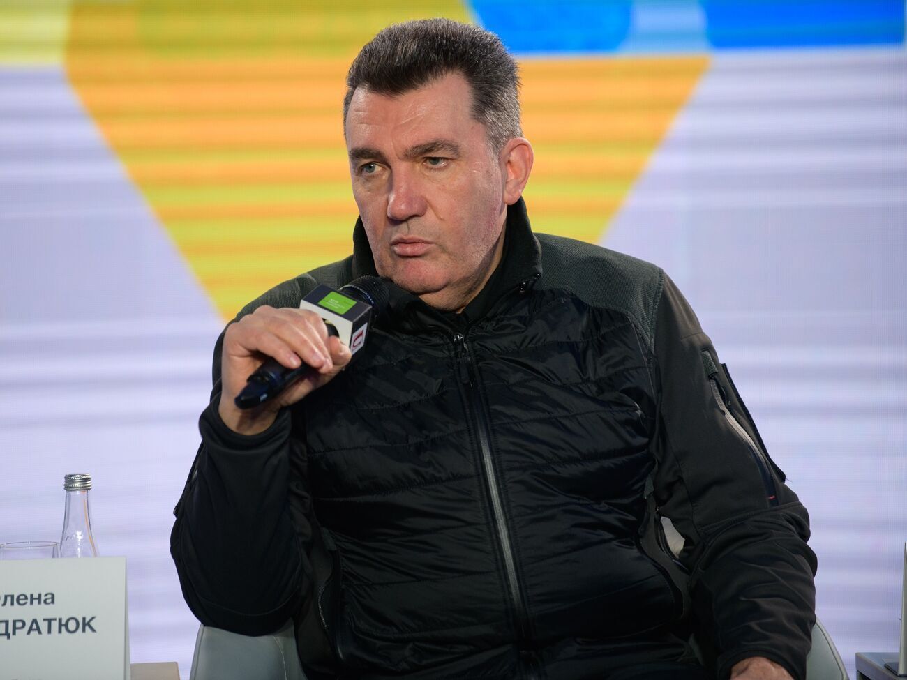 Украина может использовать собственное оружие на территории РФ, чтобы уничтожать российские ракеты, которые бьют по ее территории, допустил Данилов