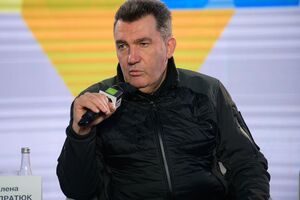 Україна може використовувати власну зброю на території РФ, щоб знищувати російські ракети, які б'ють по її території, припустив Данілов