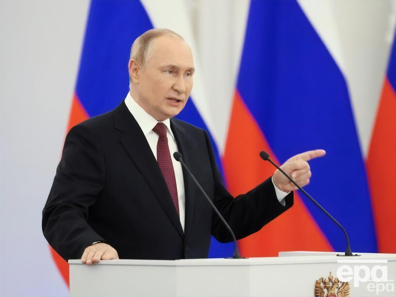 Зеленський вважає, що Путін (на фото) намагається втриматися у кріслі