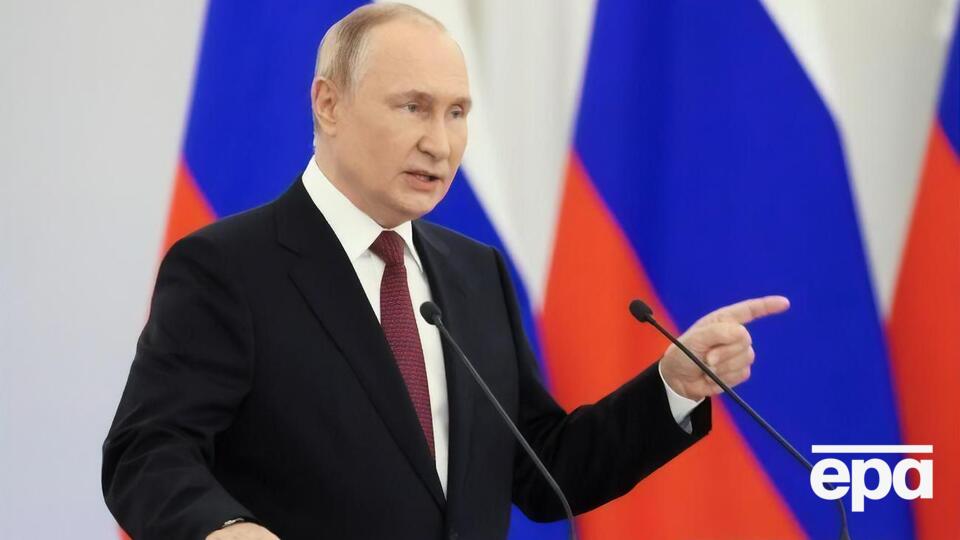 Зеленський вважає, що Путін (на фото) намагається втриматися у кріслі