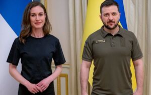 Марин весной 2022 года во время визита в Украину встретилась с Зеленским