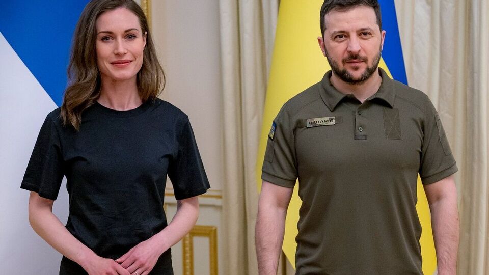 Марін навесні 2022 року під час візиту в Україну зустрілася із Зеленським