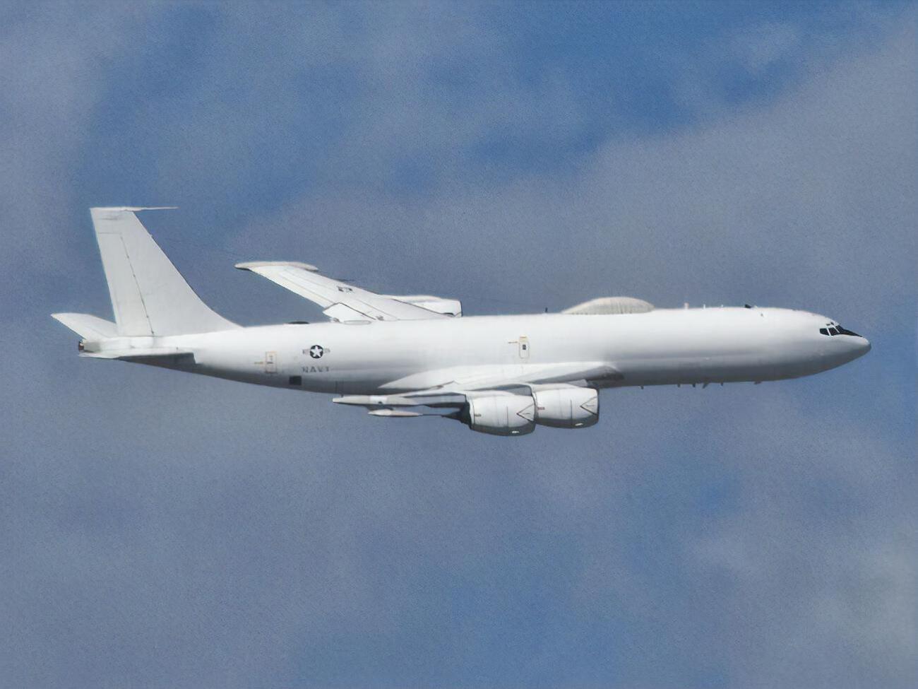 E-6B Mercury приземлился в Исландии