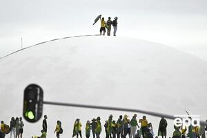 8 січня прибічники Болсонару під час акцій протесту штурмували урядові будівлі у столиці країни