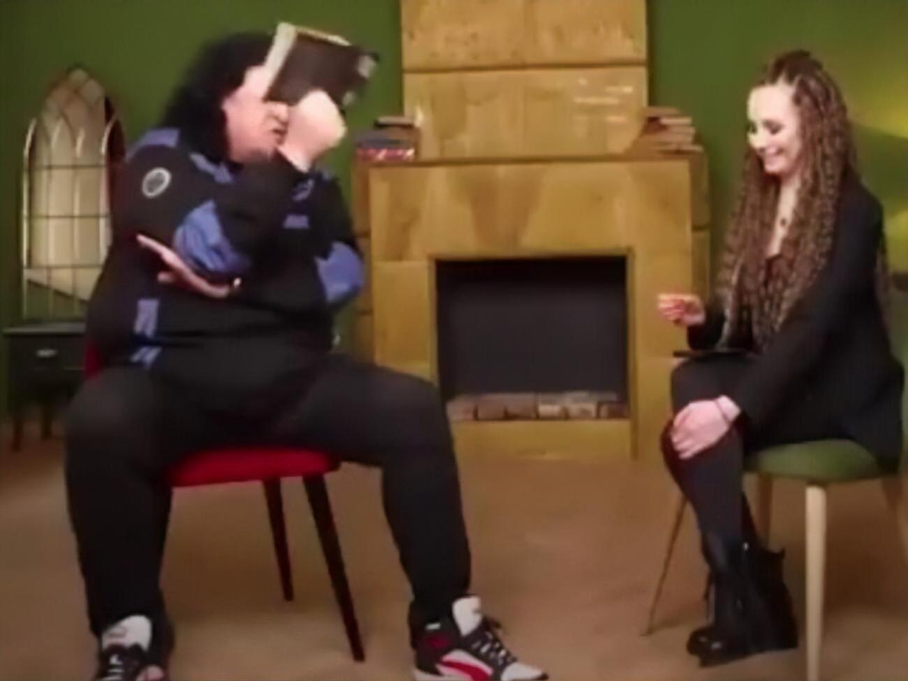 После интервью с Бобулом придумала программу для мужчин в спортивных костюмах, которые зарабатывают больше женщин. Спрашивать их: "Чем отличается сексист от сексота, а Гоголь от Гегеля?"