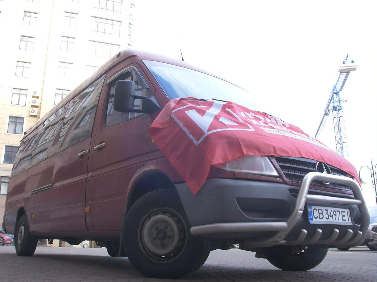 Волонтери передали на передову Mercedes Sprinter