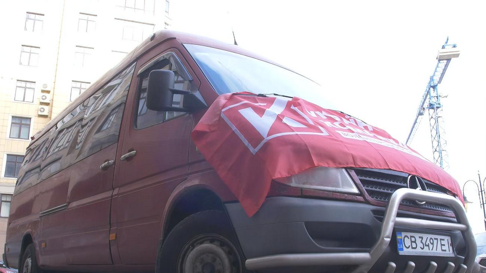 Волонтери передали на передову Mercedes Sprinter