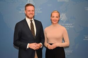 Ландсбергіс заявив, що для нього було "честю й задоволенням" поговорити з Навальною