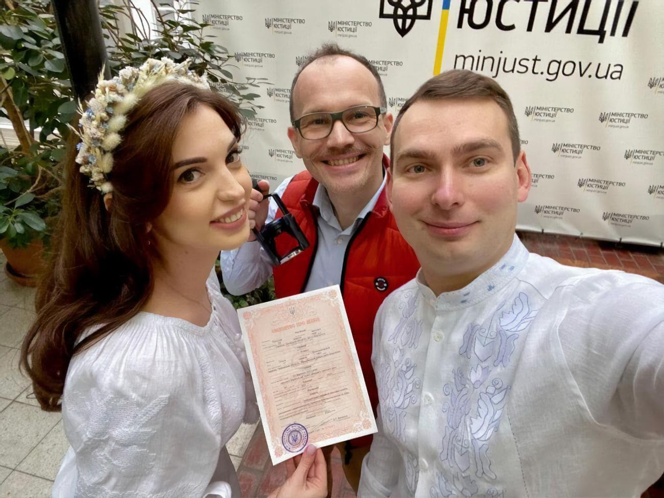 Железняк про свій шлюб з Коваль: У перший день весни цей вусатий дядько сказав, що тепер&nbsp;на одну родину в Україні стало більше