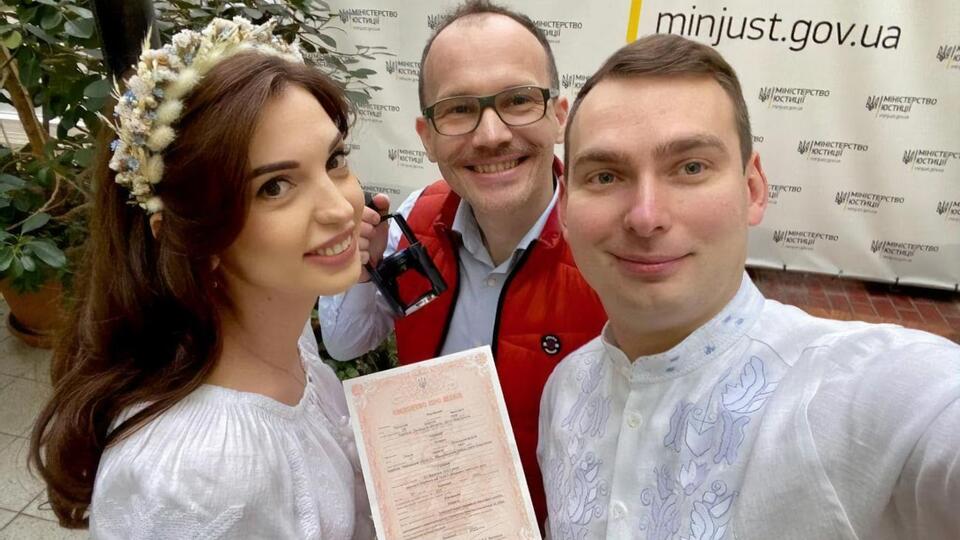 Железняк про свій шлюб з Коваль: У перший день весни цей вусатий дядько сказав, що тепер на одну родину в Україні стало більше