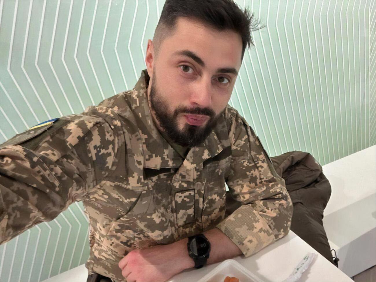 У цивільному житті є будні й вихідні, а на війні день змішується з ніччю. Через втому і стрес забуваєш, який зараз місяць