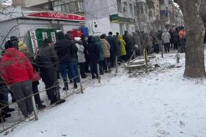 Черги по продукти в Херсоні. Березень 2022 року
