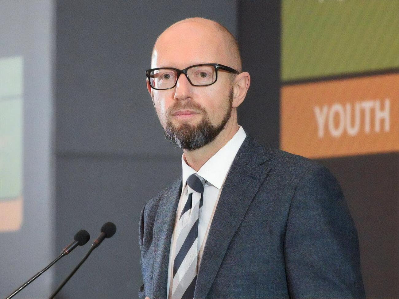 Яценюк: Лукашенко точно думає, як рятуватися