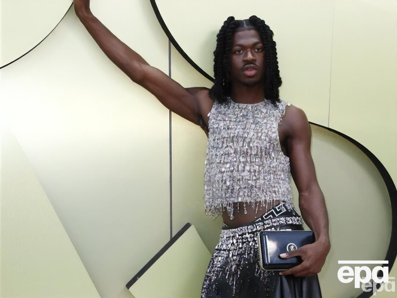 Репер Lil Nas X відвідав показ Versace в Лос-Анджелесі