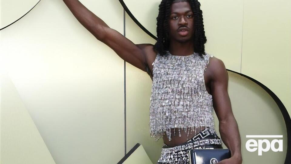 Рэпер Lil Nas X посетил показ Versace в Лос-Анджелесе