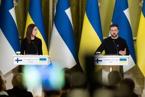 Зеленский (справа) и Марин выразили полную поддержку работы МАГАТЭ по оказанию Украине помощи в обеспечении ядерной безопасности