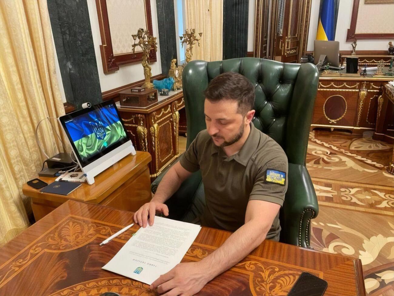 Зеленський підписав санкції проти 120 фізичних та 287 юридичних осіб