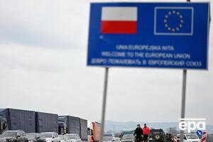 Большинство выездов мужчин за границу было по бизнес-делам – около 1,1 млн разрешений, отметил сервис Opendatabot
